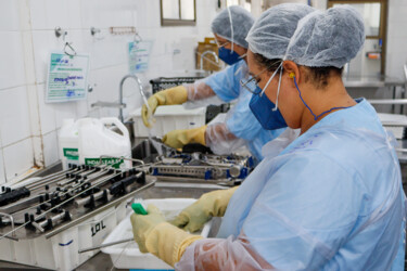 central-de-material-e-esterilizacao-do-crer-reforca-seguranca-do-paciente-com-mais-de-27-mil-itens-esterilizados-por-mes